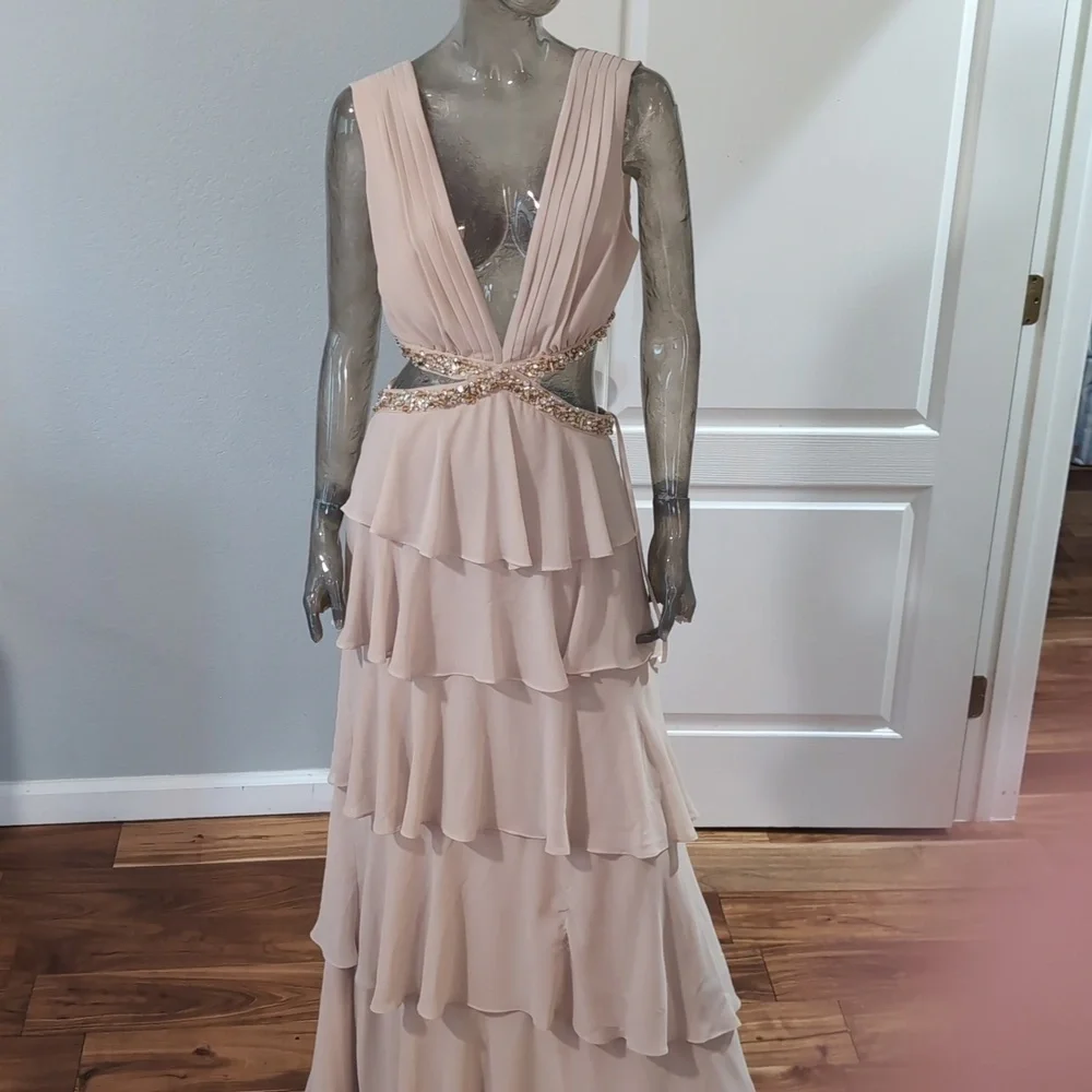 BCBG Maxazria Thassia Elegant Lined Layered Evening Gown Size 10 Nwt ❤️ - Picture 5 of 13